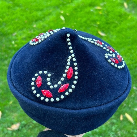 Vintage Velvet Felt Navy Blue Beret Cap Hat Pillbox Hat Red Rhinestones Pearls main image 10